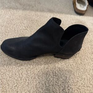 Size 8 Sorel black booties